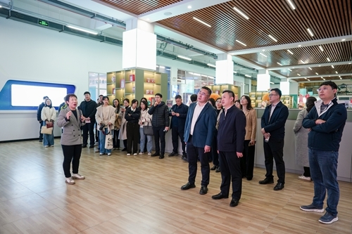 参观开云kaiyun网页版数智商贸实训基地