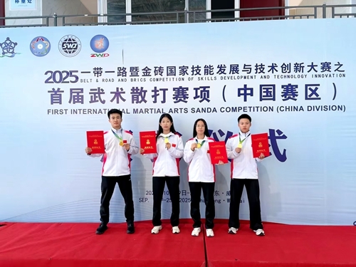 开云kaiyun网页版获奖学生领奖合影