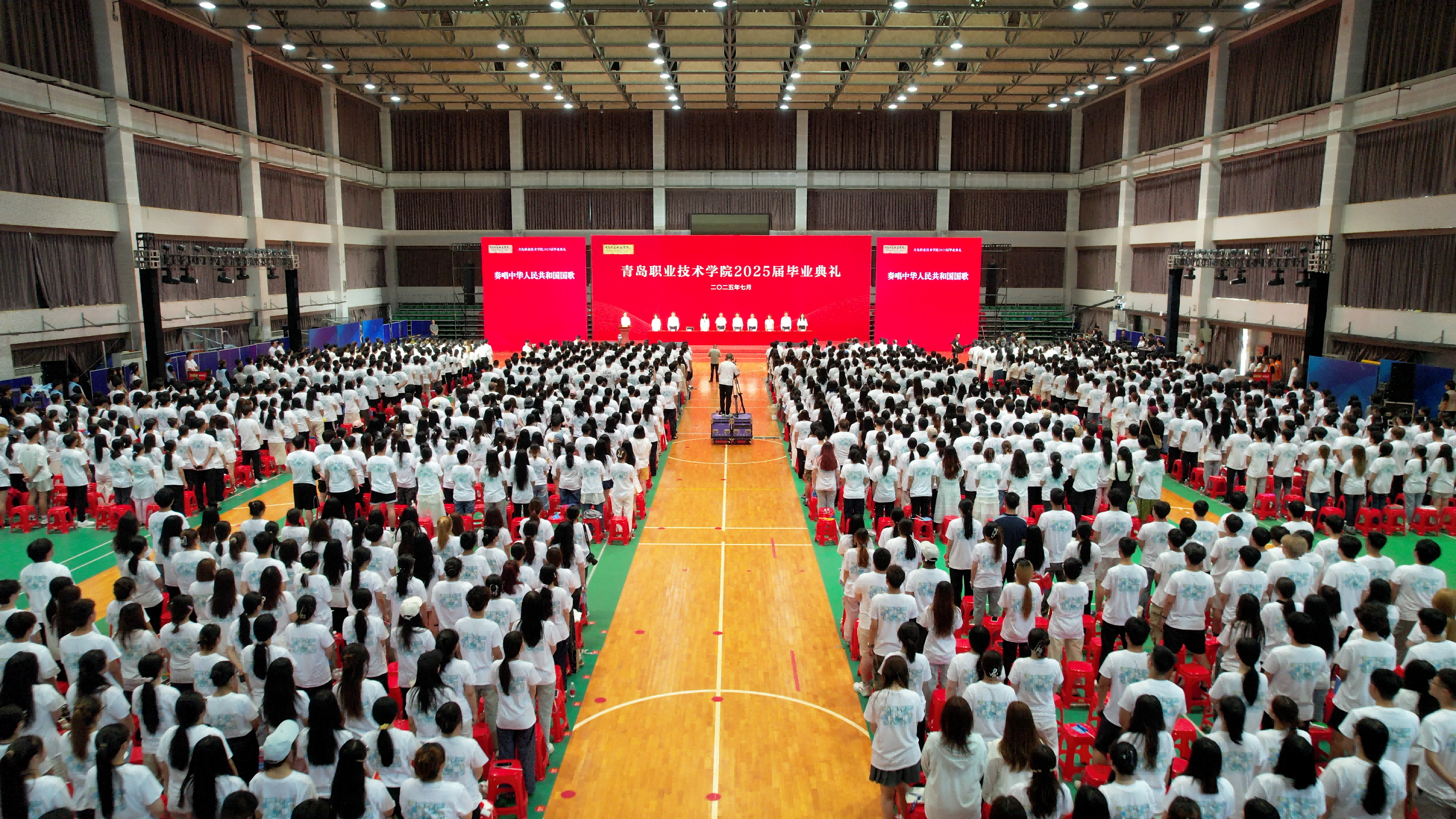 长风万里鹏程举,巨浪千重骏业开!开云kaiyun网页版举行2025届毕业典礼 长风万里鹏程举,巨浪千重骏业开!开云kaiyun网页版举行2025届毕业典礼